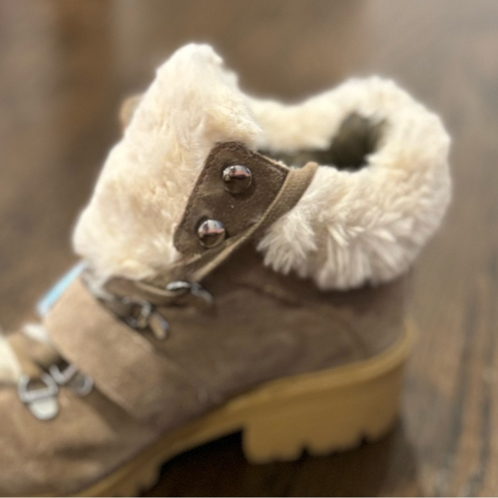 Kendall and Kylie furry beige booties size 8 - Picture 9 of 10